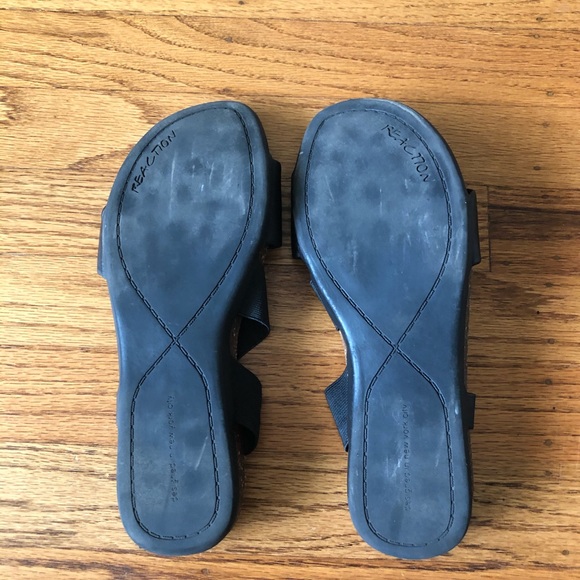 Flat Sandals - Picture 3 of 4